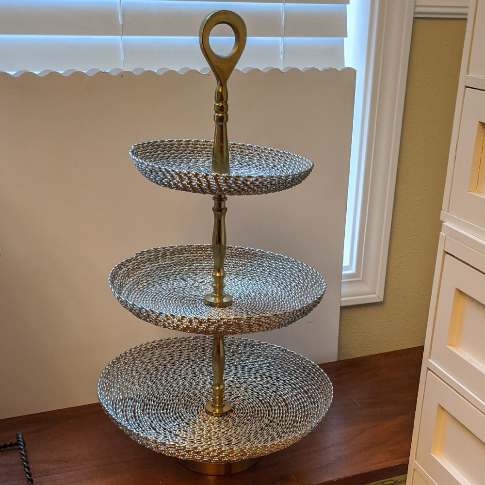 Vintage Brass Metal Woven Mesh 3-Tier Portable Dessert Tray Multipurpose Server